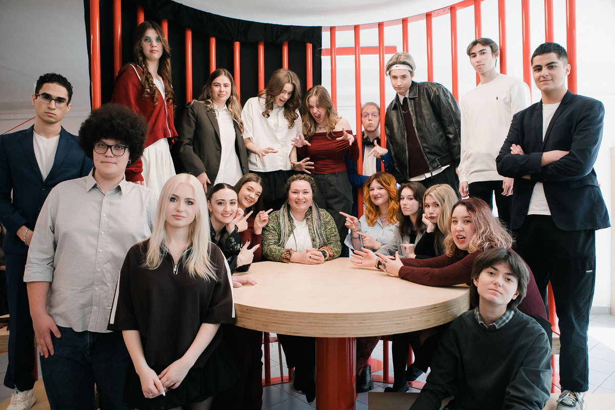 Выпускники Европейской гимназии очень свободные! Они часто задают неудобные вопросы, дают неудобные комментарии. В целом, они не боятся авторитета взрослого. Европейская гимназия действительно делает таких студентов.