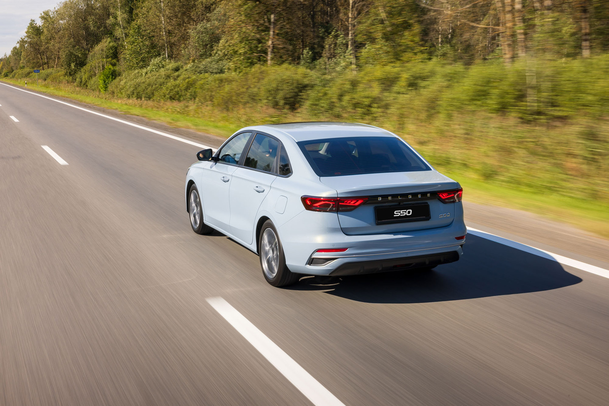 Ранее Belgee S50 собирался по методу крупноузловой сборки. Окрашенные кузова приходили из Китая, а на заводе на них навешивали недостающие узлы и агрегаты