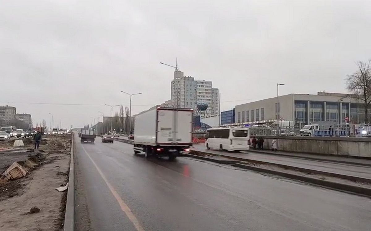    Движение по второй части эстакады открыли в Воронеже на Остужева Скрин видео из телеграм-канала мэра Сергея Петрина