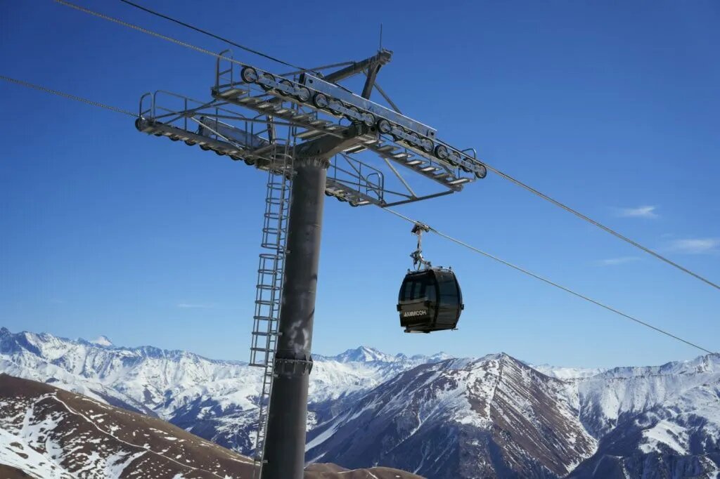 На «Мамисоне» самая длинная канатная дорога гондольного типа на Северном Кавказе. Фото: Антон Тайбарей