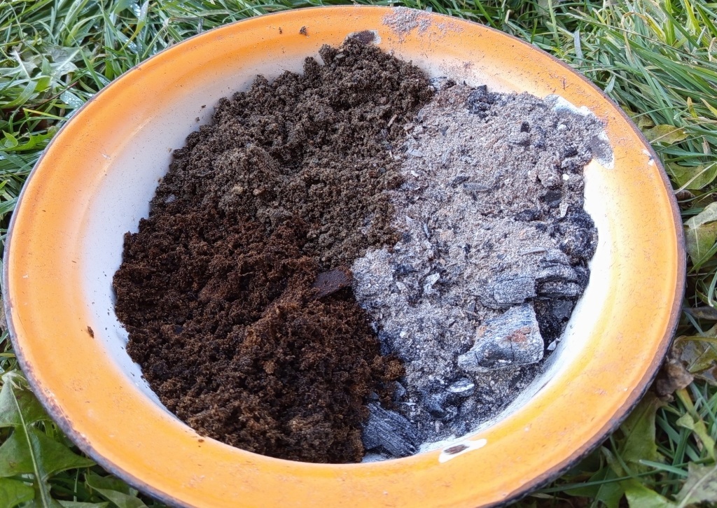  Готовим зольную ванну для кур