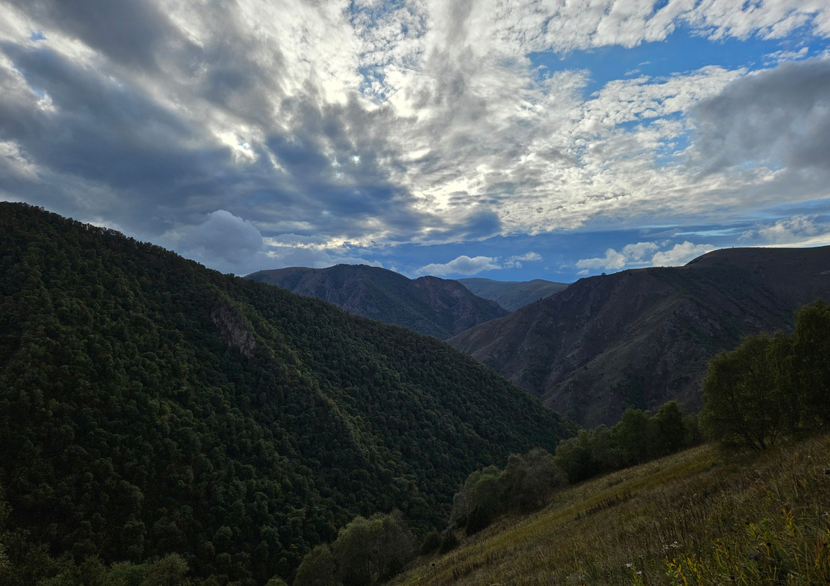 Ущелье Чочу-Кулак и гора Каратюбе