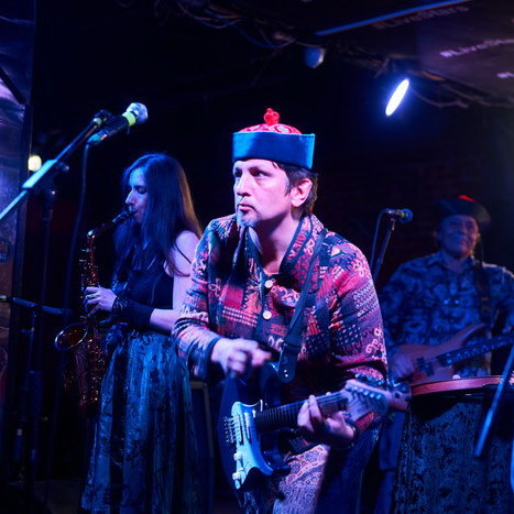     Гусли, алтайское горловое пение и «Бостонское чаепитие»: выставка «РусАртСтиль» готовит музыкальные эксперименты на стыке культур