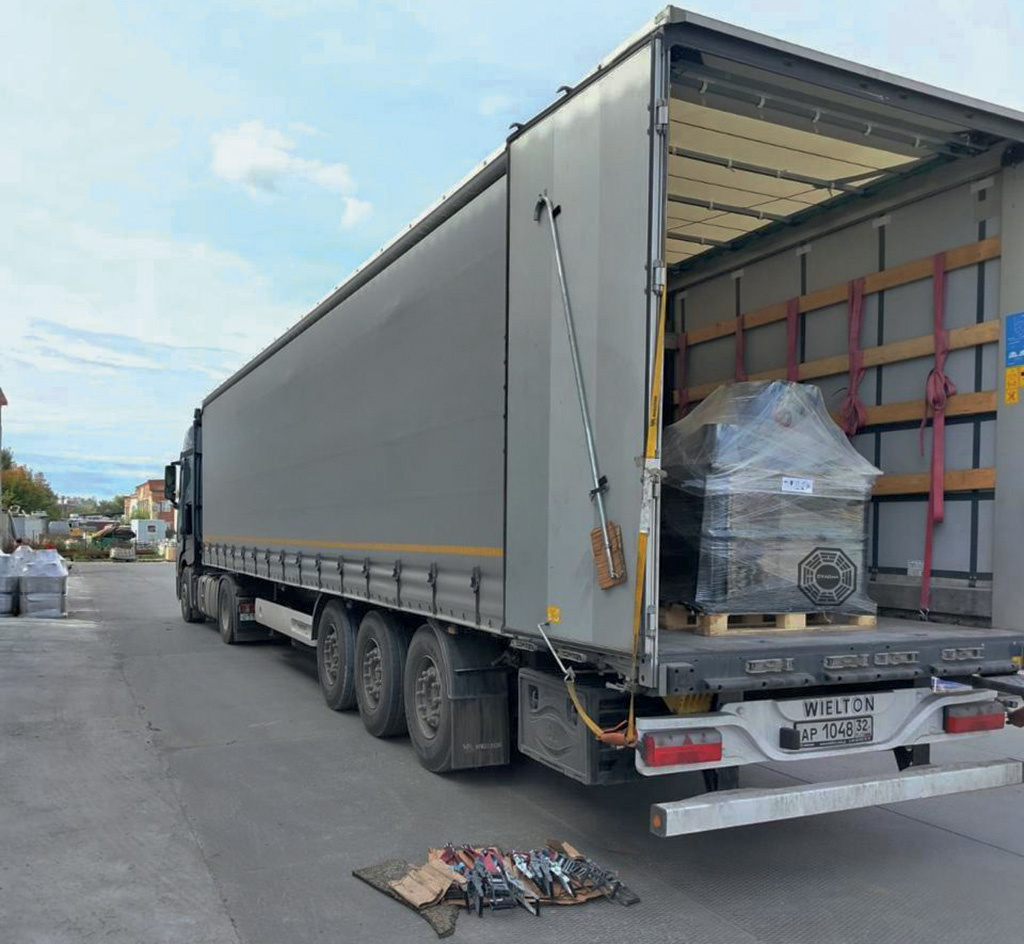 Шторный полуприцеп хорошо подходит для перевозки оборудования, стройматериалов, продуктов питания, не требующих соблюдения температурного режима.
