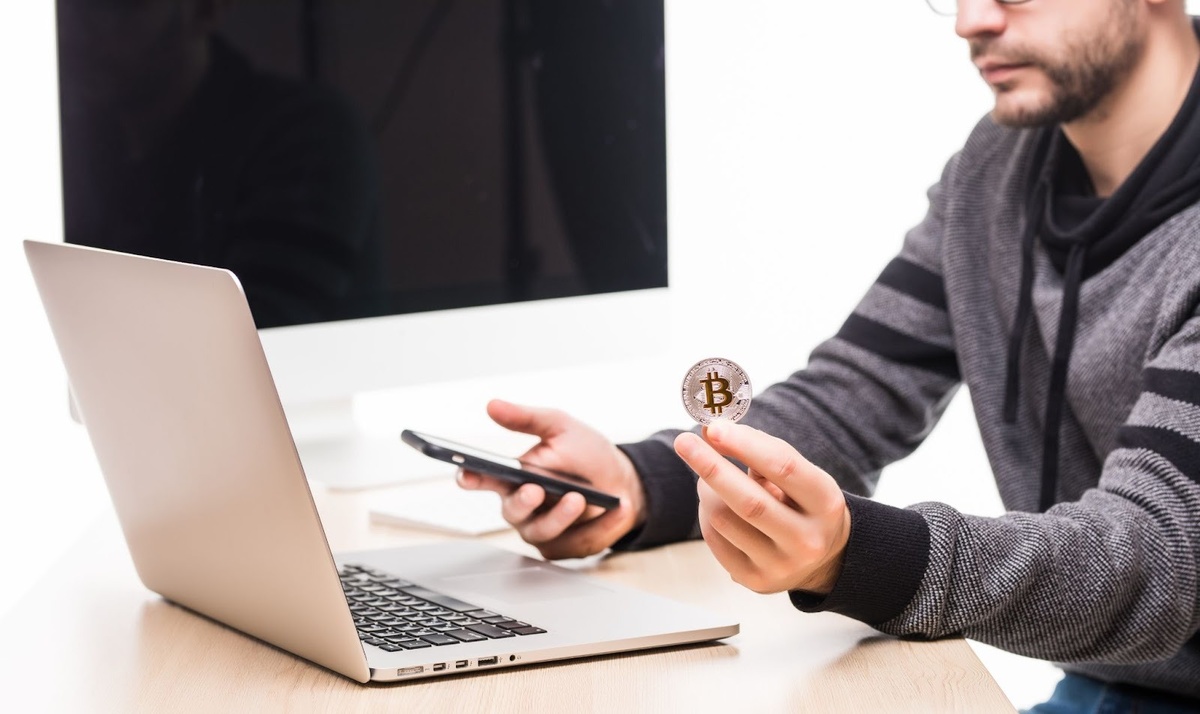 Где купить криптовалюту безопасно и выгодно: разбираем основные варианты и риски