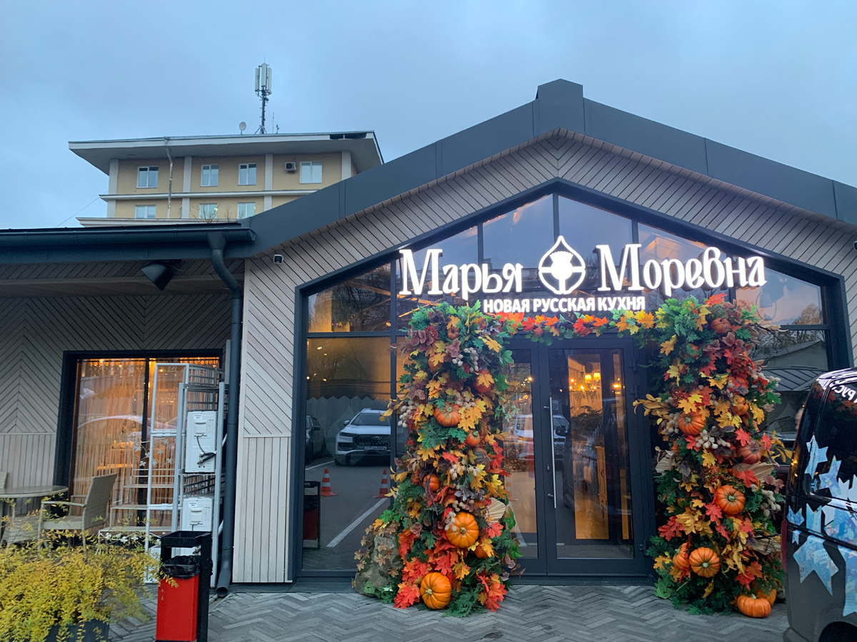 Вход со стороны парковки