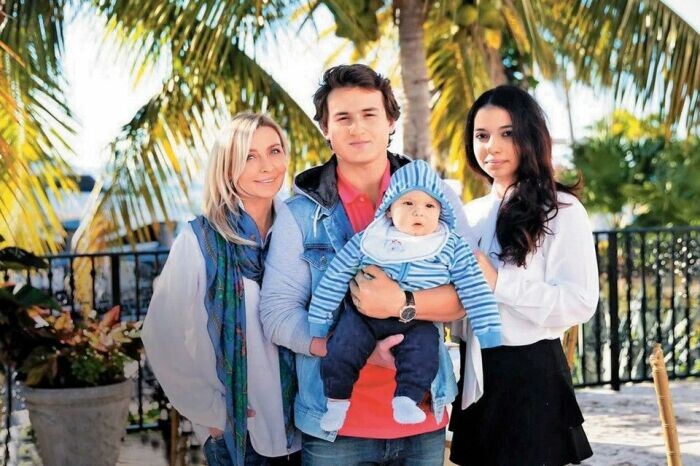 Татьяна Овсиенко с приемным сыном и его семьей