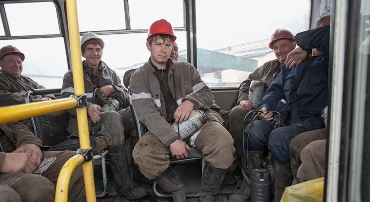 Зарплаты вахтовиков - более 300 тыс. рублей за вахту, но есть нюансы, поэтому - не спешите сразу собирать чемодан