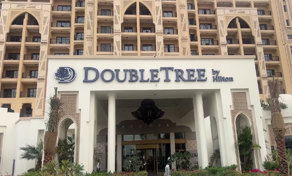 Центральный вход в отель