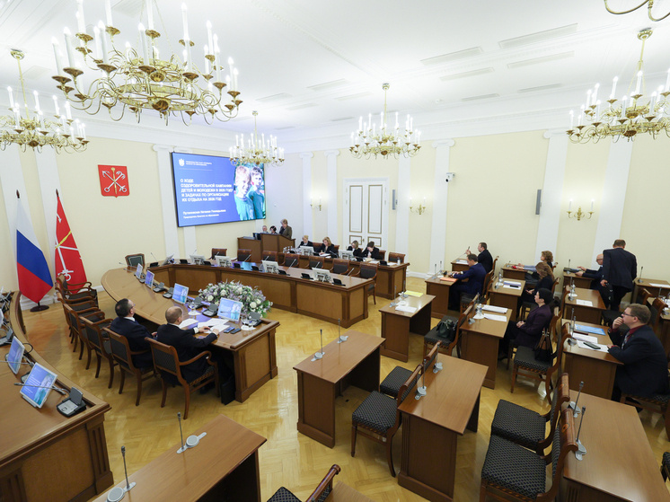     17 различных категорий юных петербуржцев второй год подряд получают бесплатные путёвки на отдых. Фото: пресс-служба Смольного.