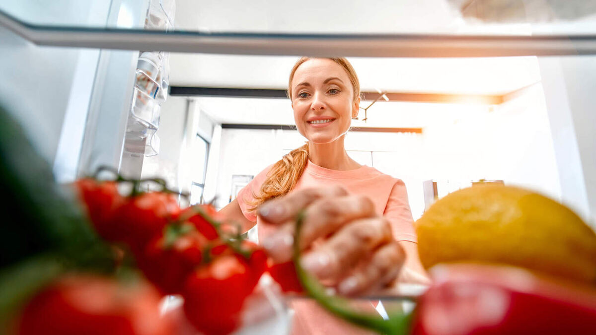     Фото: ORION PRODUCTION/Shutterstock/FOTODOM Слишком зеленые и твердые плоды, скорее всего, дозреть не смогут, так как в них еще не накоплено достаточно питательных веществ и не сформированы семена