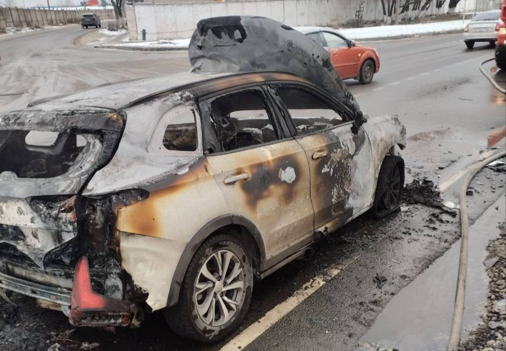    Машина загорелась прямо на дороге