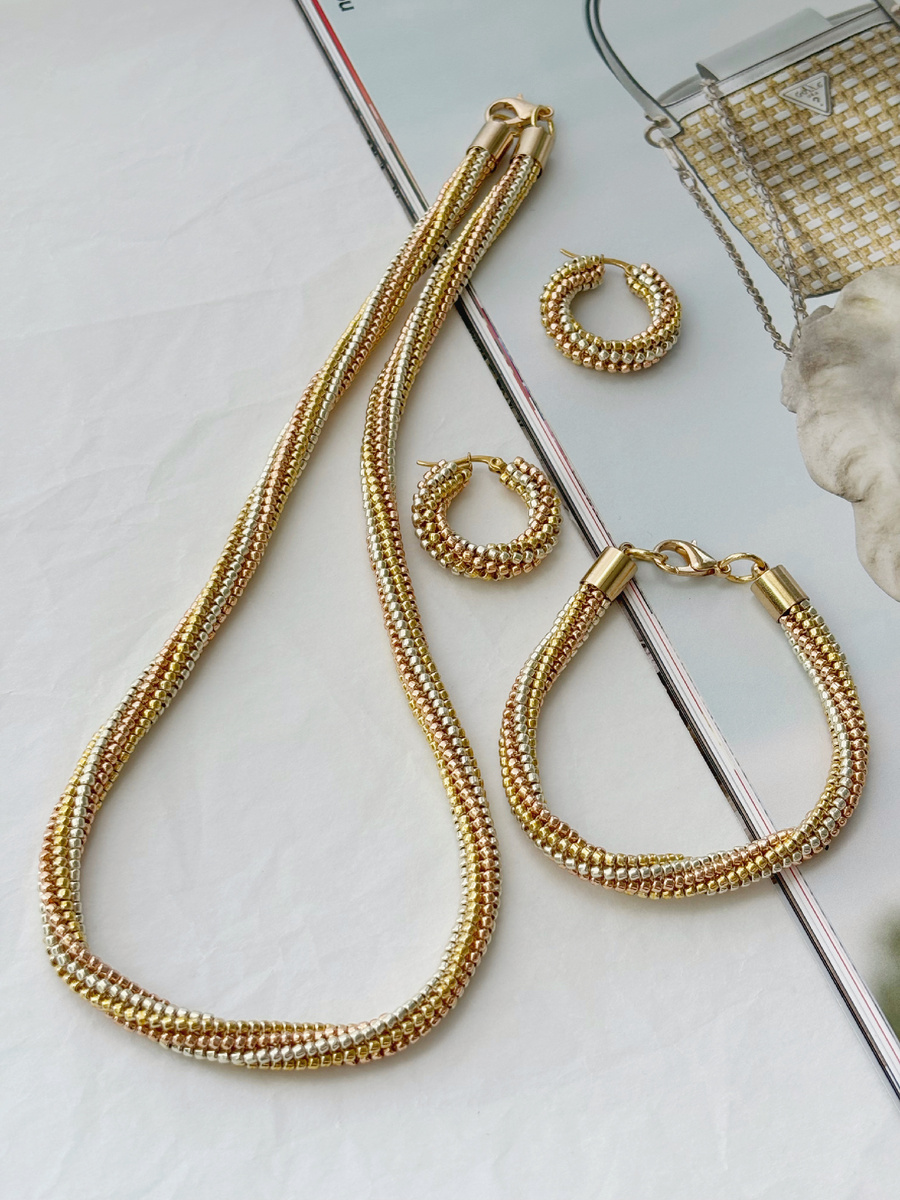 Выбирая уникальные изделия, вы подчеркиваете свою индивидуальность и не следуете слепо за модой. 