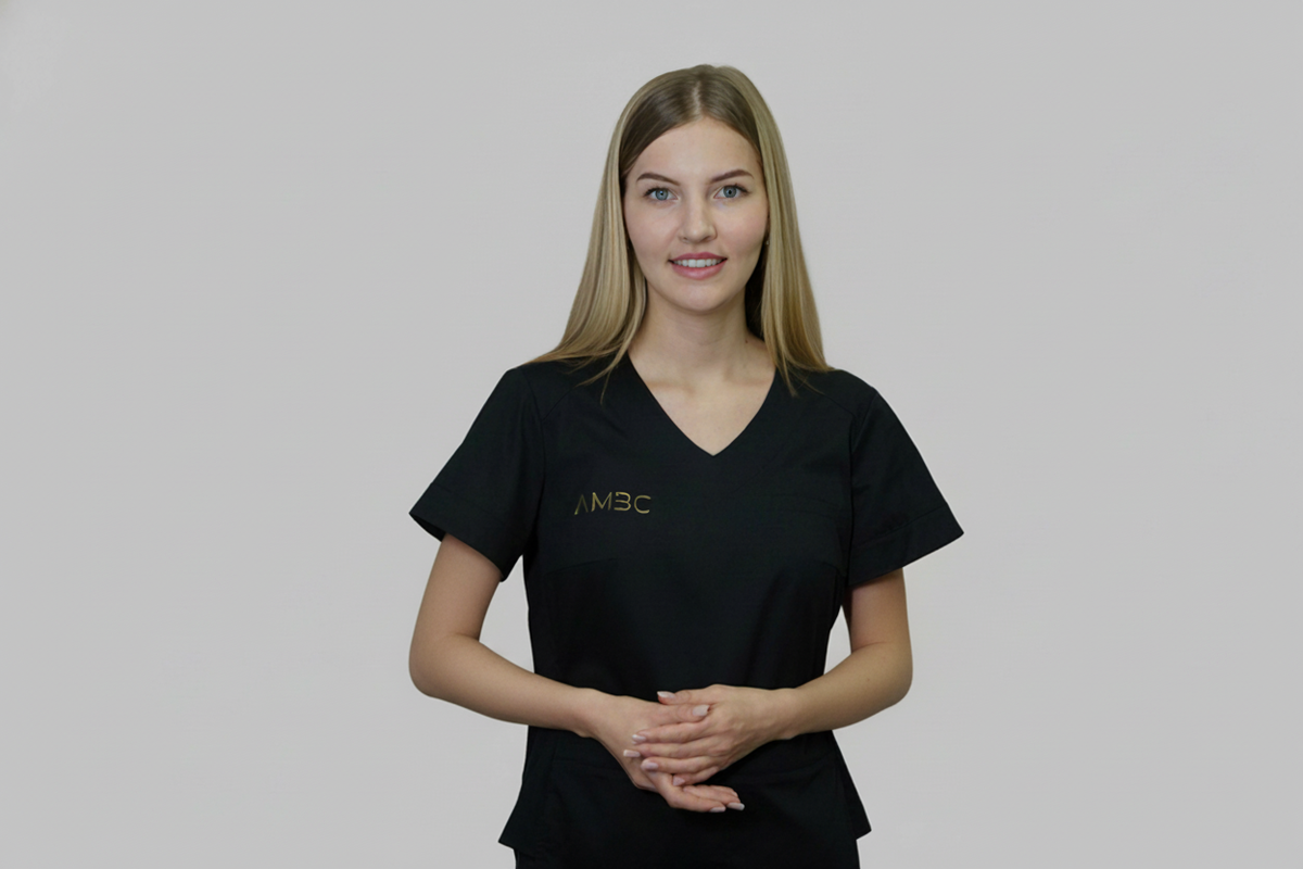 Репина Светлана Александровна —  специалист по гигиене полости рта “Семейной стоматологии Михаила Агами” (AMBC). Общий стаж — 7 лет.