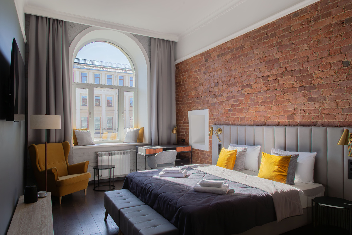 Люкс с видом на Невский проспект в отеле Lopatin Невский 100