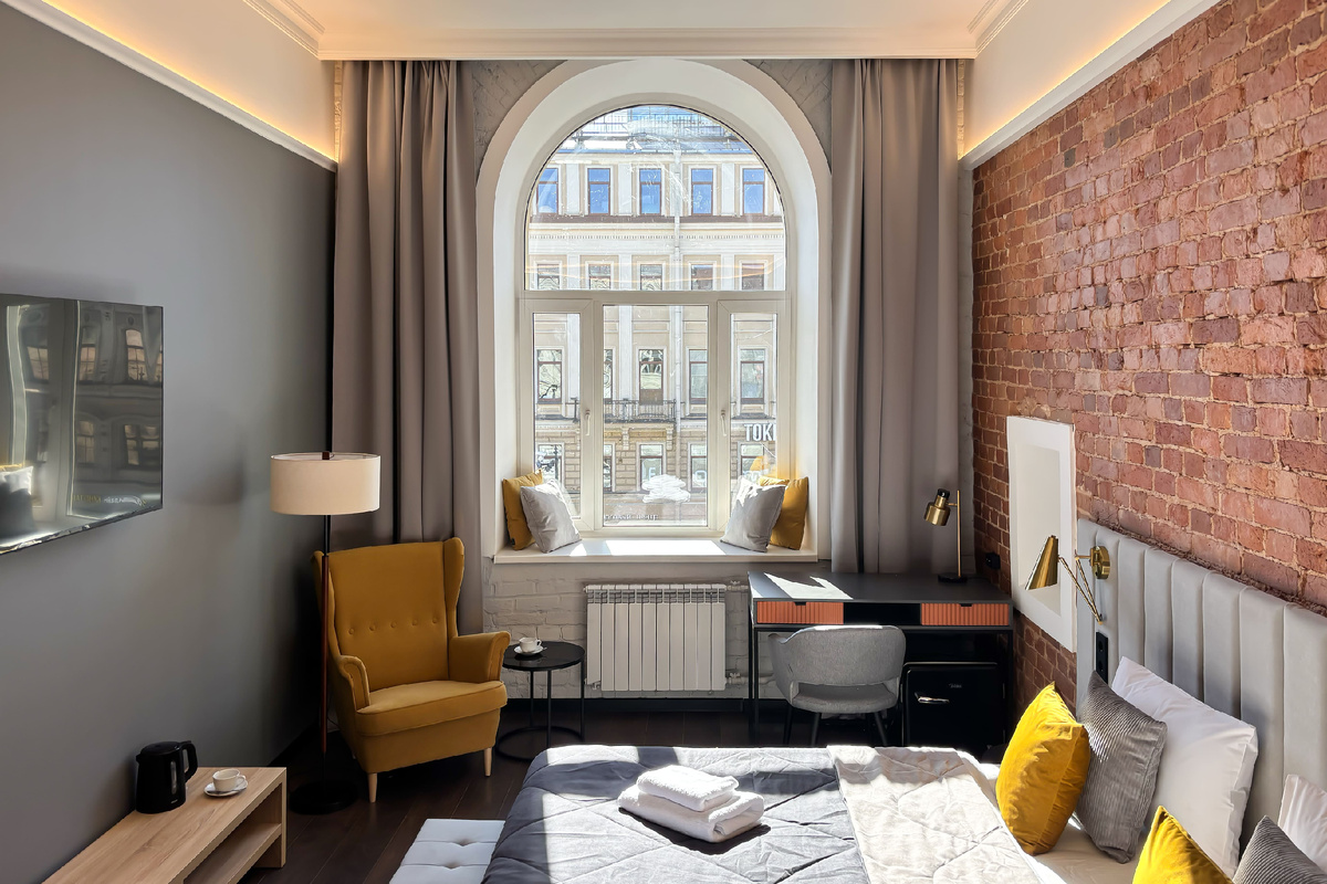 Люкс с видом на Невский проспект в отеле Lopatin Невский 100