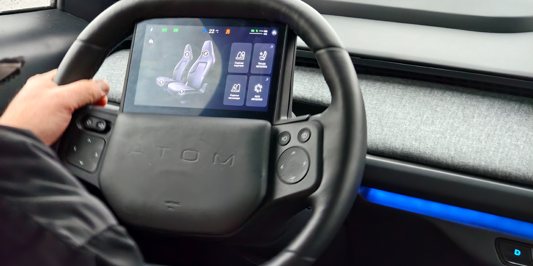 Взял самый ДОСТУПНЫЙ отечественный ЭЛЕКТРОМОБИЛЬ Атом! Двери как у Зикра, 8 лет гарантии и AR проекция: Расскажу подробно