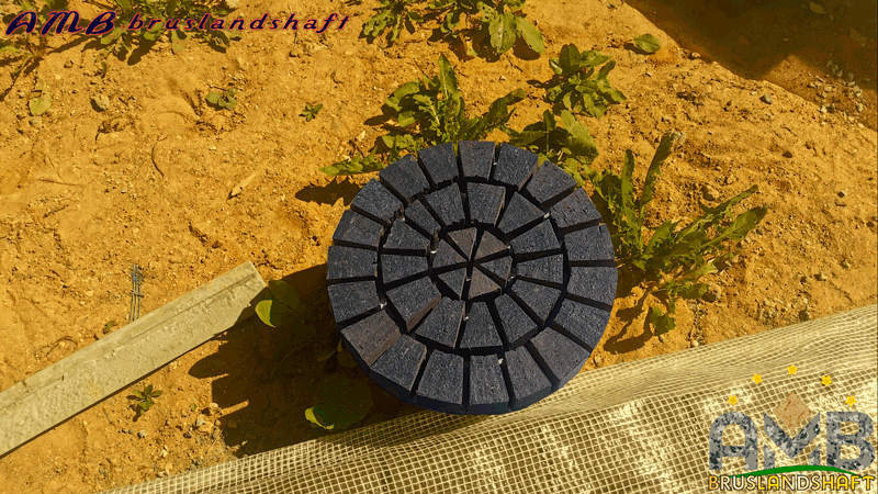 лючек закрытый брусчаткой