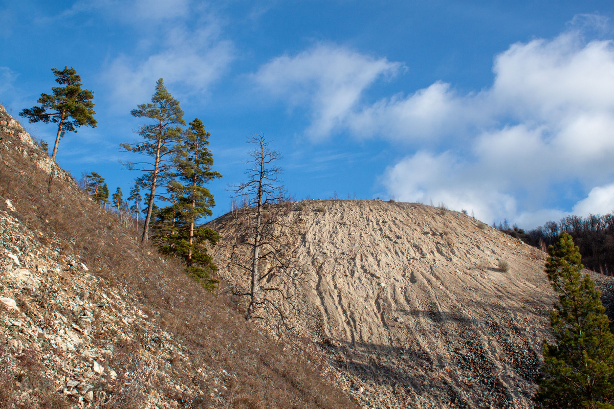 Спуск к "Крольчатнику" -->