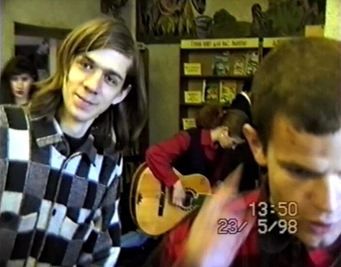 Костик  явно пожелал попасть в объектив видеокамеры. :-) Фот автора.