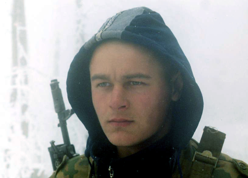 Морской пехотинец в горах. Чечня