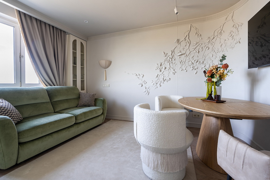 BRITE IEK в «Квартирном вопросе» — ретрошик под веткой яблони