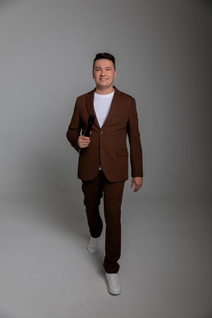 Ведущий тамада Андрей Рублев проводит открытие магазина в Новочебоксарске — гости вовлечены, весело участвуют и создают праздничную атмосферу