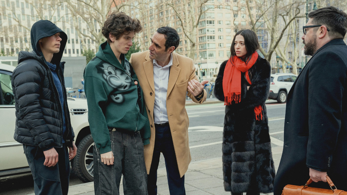 Анора 2024 фильм - актеры и рейтинг, фильмы про иммигрантов и классовое неравенство, фильмы Шона Бейкера