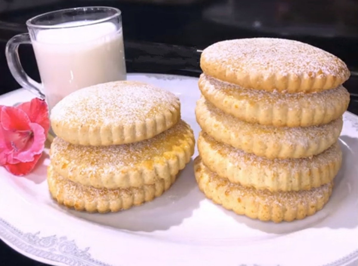 Нежные молочные коржики: рецепт для школьных завтраков, который полюбит вся семья