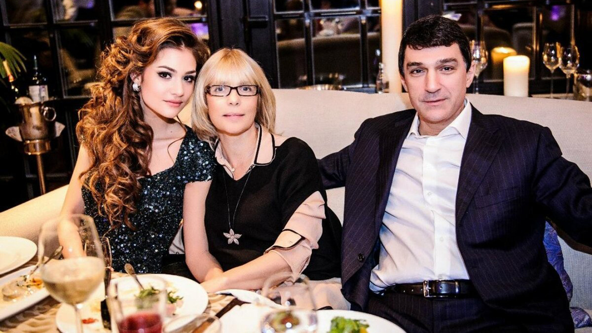 На фото: Анастасия Шубская с родителями