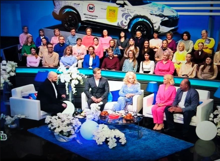 Лариса Долина в эфире НТВ от 16.11.2025 приглашает всех поучаствовать в Жилищной Лотерее от "Столото". Сложно сказать, чего в этом больше - безудержного креатива, троллинга, стёба или черного юмора