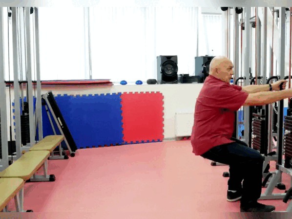 Обратите внимание, как советует выполнять приседания профессор Бубновский