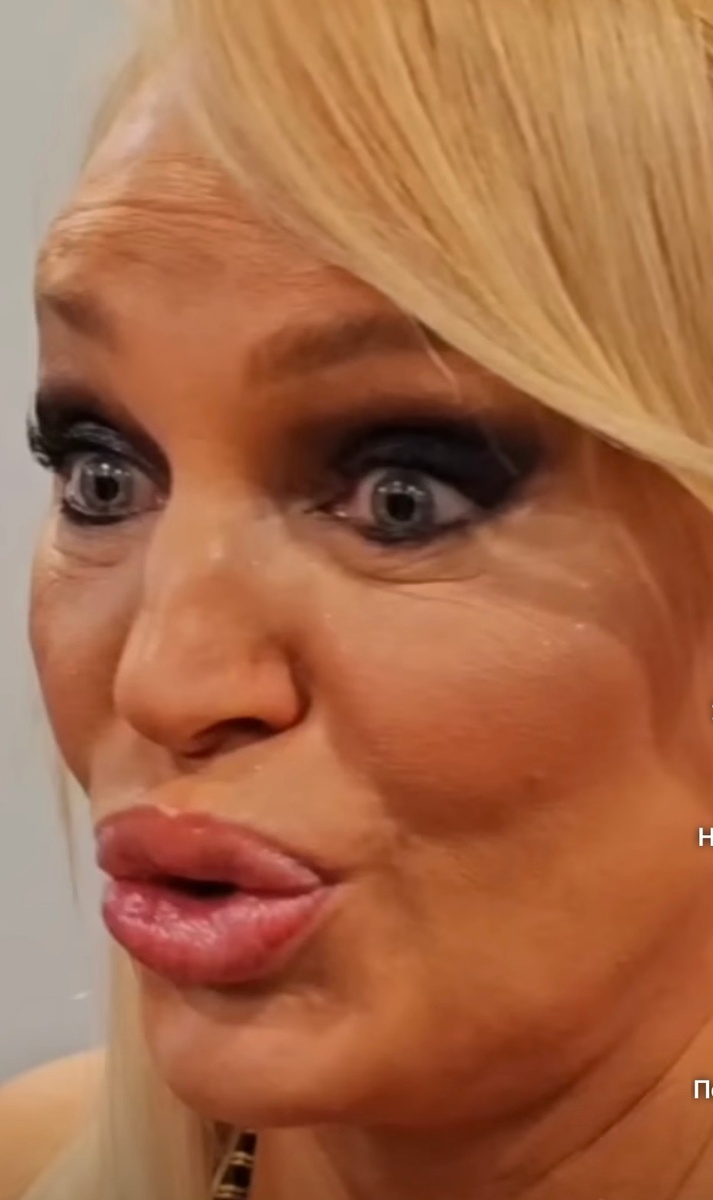 Узнали без макияжа?