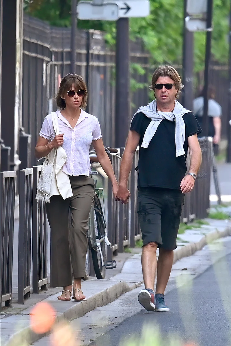 Софи Марсо в рубашке и брюках (Источник: Legion-Media)