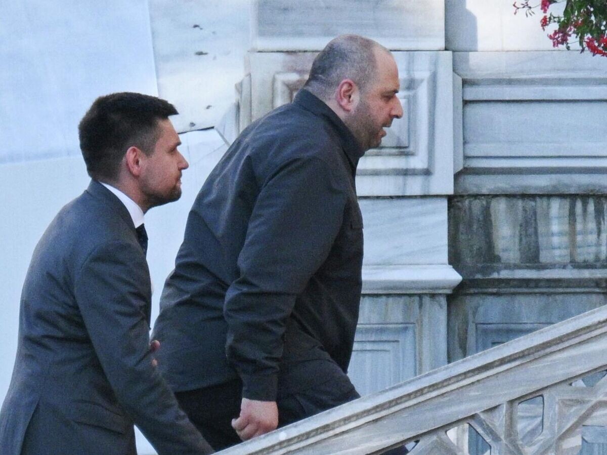    Секретарь Совета нацбезопасности и обороны Украины Рустем Умеров прибыл во дворец Чираган в Стамбуле на прямые переговоры между делегациями России и Украины© РИА Новости / Рамиль Ситдиков