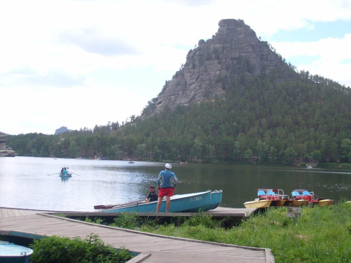 Вид снизу на гору Слон
