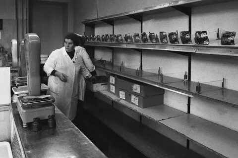 Прилавок одного из магазинов, эпоха Перестройки (1986-1991)