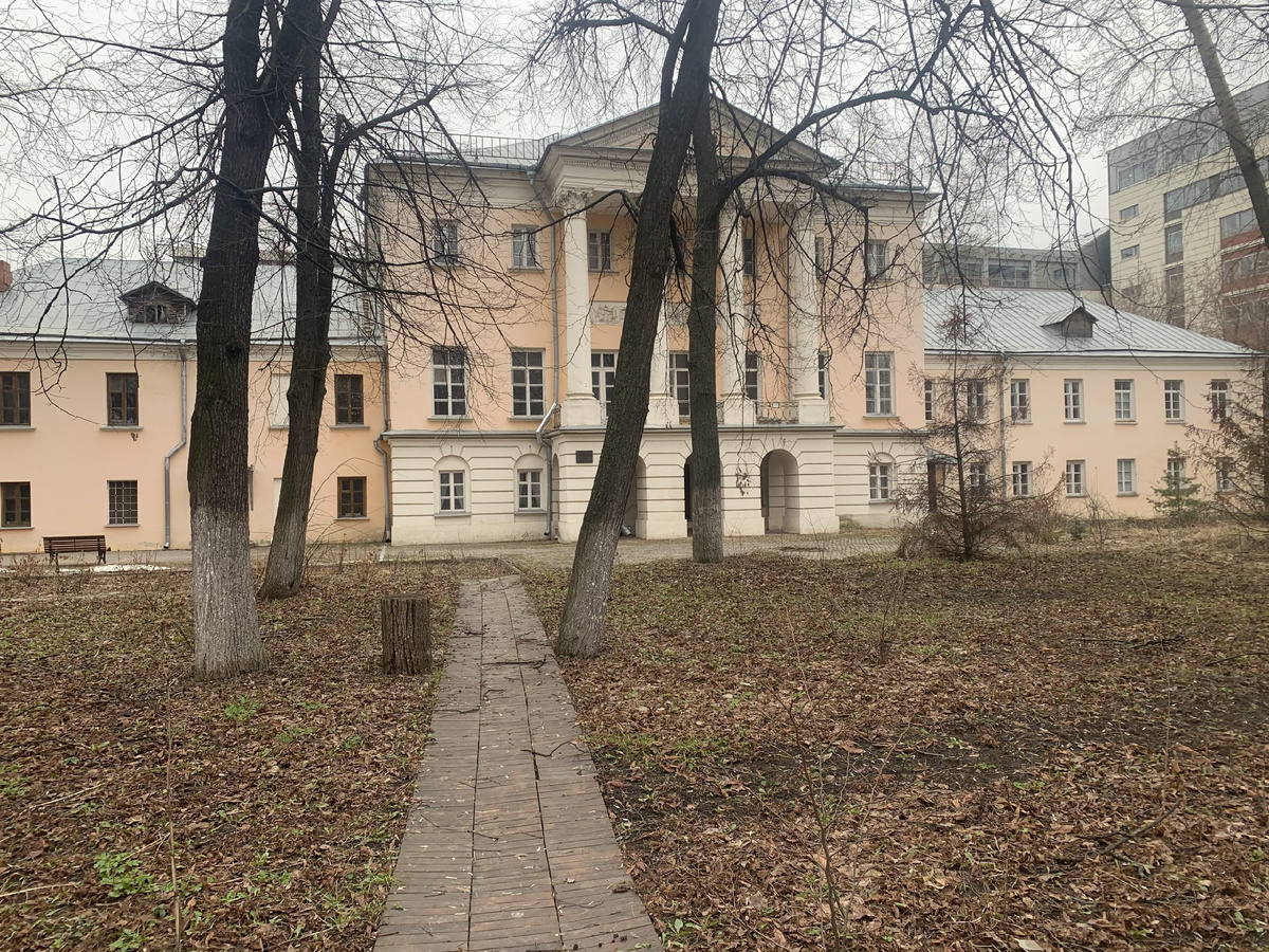 Говорят, что в парке усадьбы живёт лиса. Вполне возможно. Фото из открытых источников.