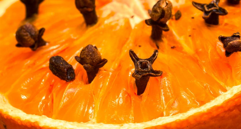    Забудьте про освежители: 7 капель в стакан воды — и дома аромат как в райском саду