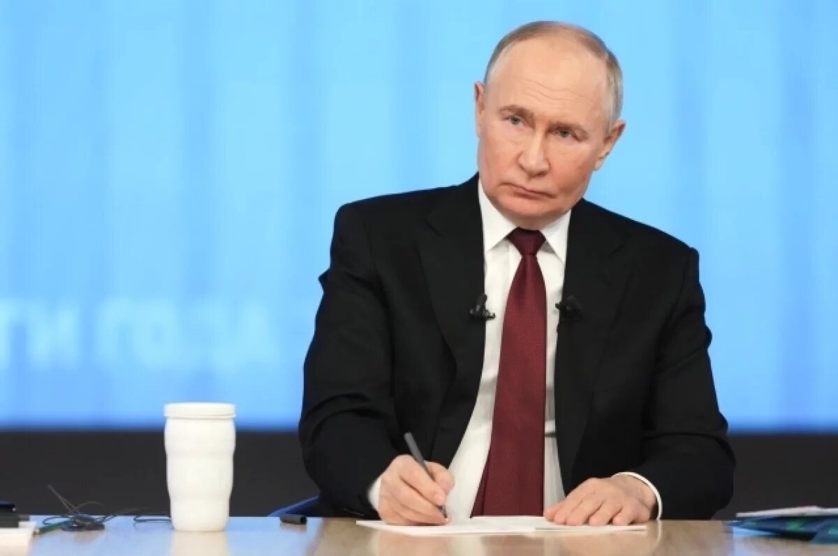    Президент России медалями и званиями отметил четырех саратовцев
