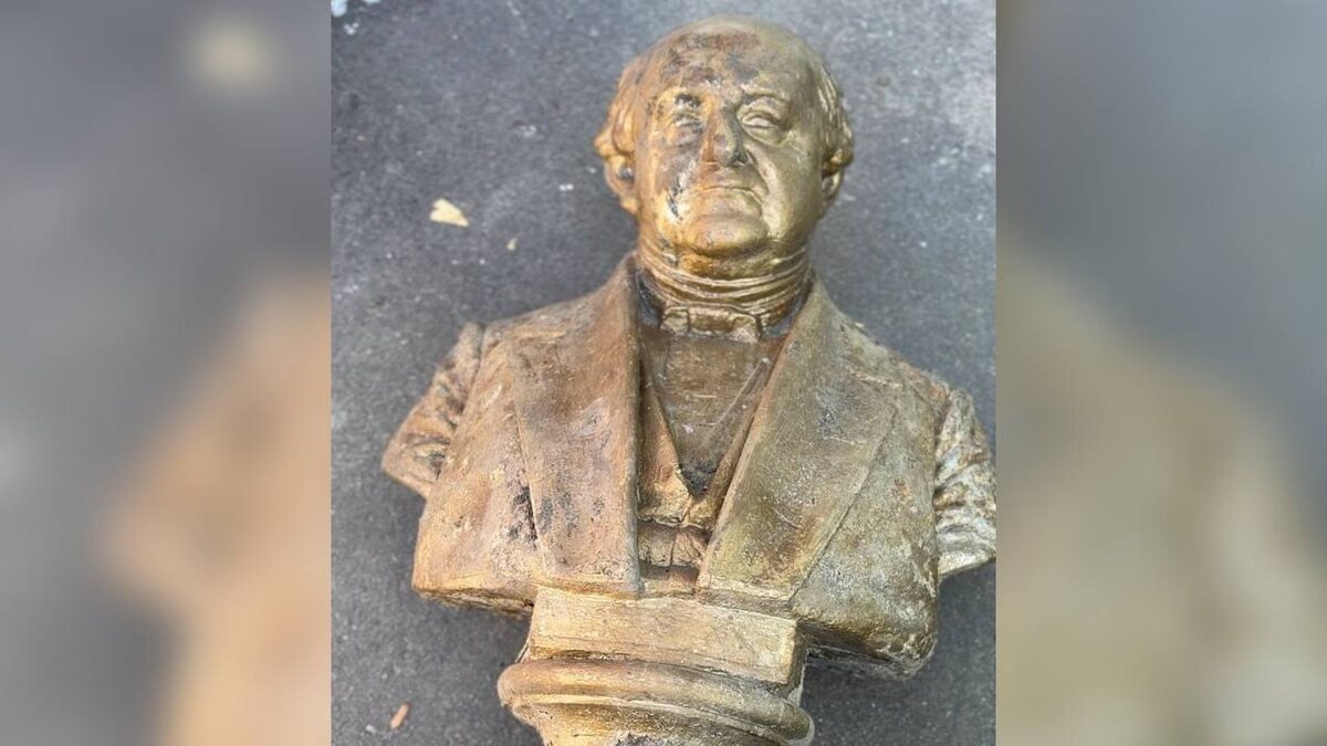    Пострадавший бюст Михаила Щепкина нашли в Суджанском районе Курской области
