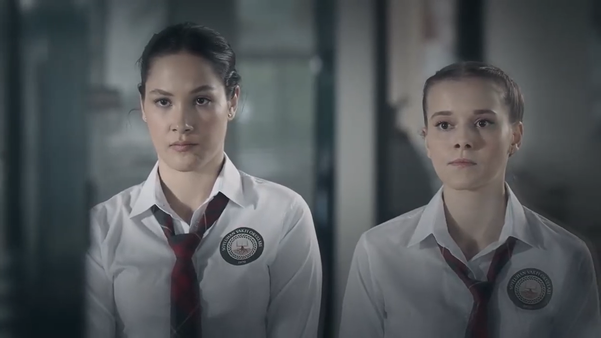 Шахика и Сюзи в школьные годы. Кадр из сериала "Я Леман", 7 серия.