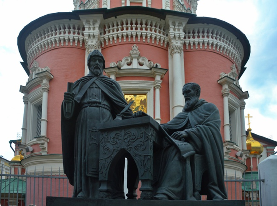 Авторы - скульптор Вячеслав Клыков и архитектор Виктор Пасенко 