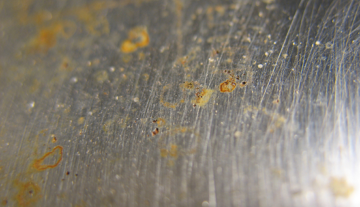 Питтинговая коррозия на нержавеющей стали AISI 430