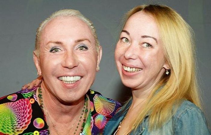 От брака осталась дочь.