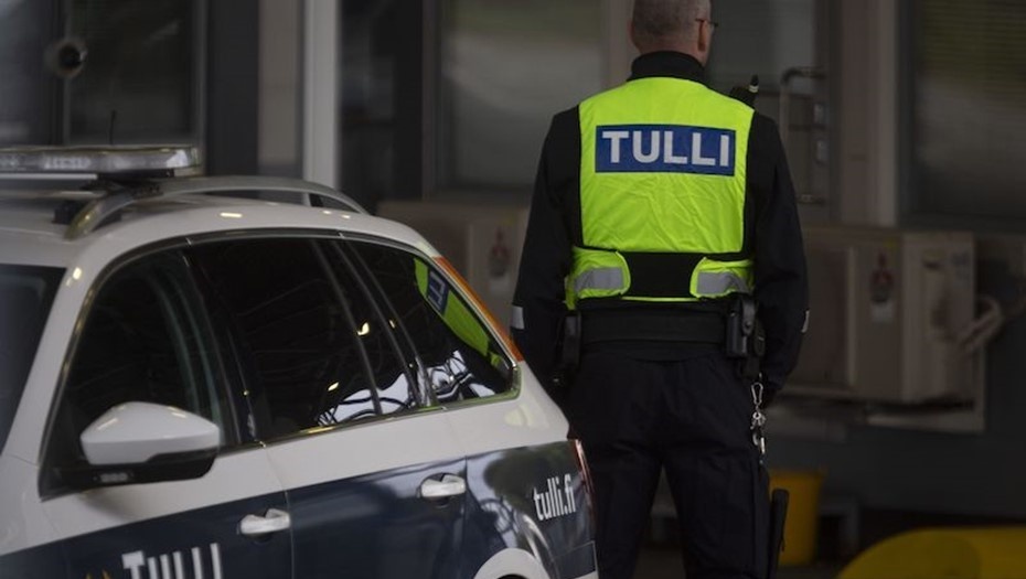 Автор фото: tulli.fi. Сотрудник финской таможни.