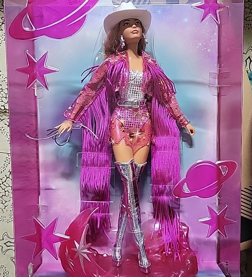 Барби из серии Fashion Frontier первая, с молдом Карл 