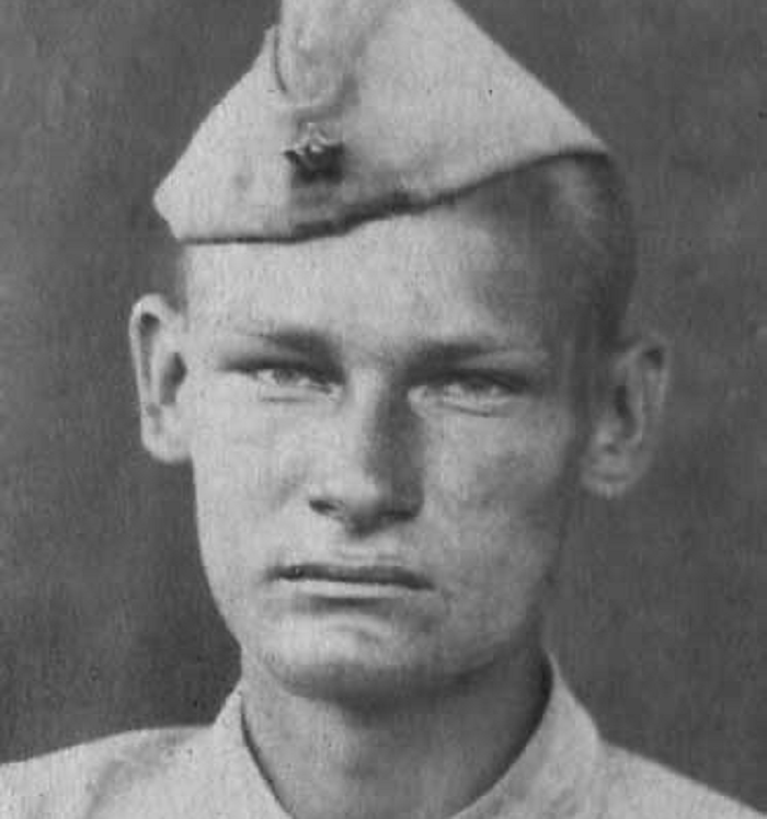 Юрий Апель. 1943 год