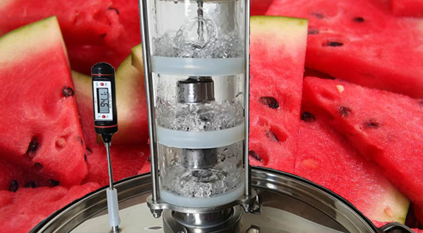 Первое видео о самогоне из арбуза, можете найти на канале.