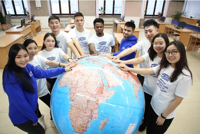 На фото: Студенты Уральского государственного университета путей сообщения 